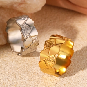 Quilted motif stainless steel geometric rings in gold and silver finish with wide band