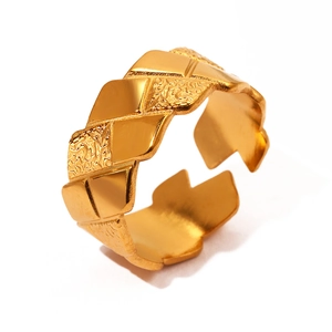 18k gold plated stainless steel geometric quilted ring with polished and hammered texture