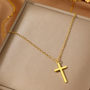 Collana minimalista con ciondolo a croce in acciaio inossidabile dorato e catena lucida