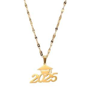 Collier de remise de diplôme 2025 en acier inoxydable avec pendentif toque dorée