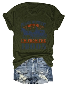 T-shirt vert armée rétro avec imprimé carrosse et short en jean délavé pour femme