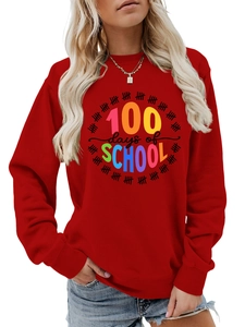 Dettaglio della felpa rossa 100 Days of School con polsini a coste e stampa colorata