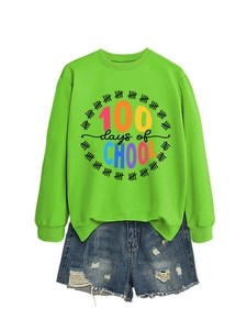 Set felpa verde neon e pantaloncini di jeans strappati per i 100 giorni di scuola