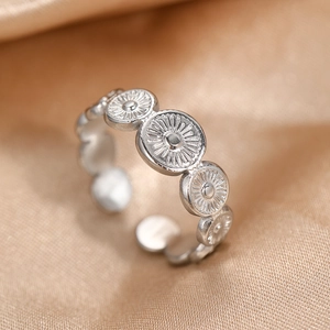 Retro geometric sunburst pattern stainless steel open ring with polished silver finish