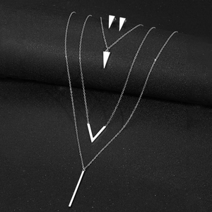 Set di gioielli geometrici in acciaio inossidabile lucido con ciondoli a triangolo e barra