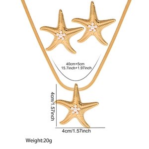 Detail view of gold starfish jewelry set with pearls showing 40+5cm chain measurements