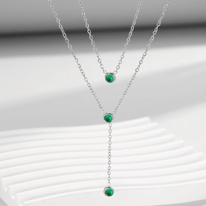 Vintage silberne Doppel-Halskette mit smaragdgrünen Zirkonia-Rundanhängern für Damen