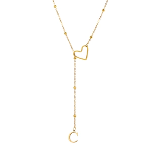 Vue détaillée du collier en Y doré avec breloque coeur et pendentif lettre C