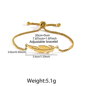 Adjustable 18k gold plated stainless steel bracelet with detailed feather pendant
