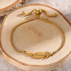 Adjustable 18k gold plated stainless steel box chain bracelet with feather wing charm