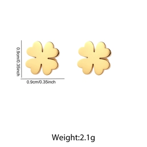 Detailed view of 0.9cm clover stud earrings in gold finish with precise measurements
