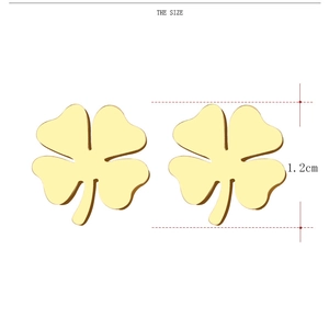 Detailed view of gold clover stud earrings showing a diameter size of 1.2cm