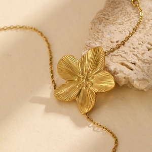 18K gold plated stainless steel sunflower necklace with textured petal pendant details