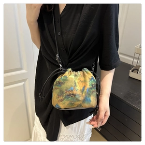 Mini sac seau à cordon avec peinture de paysage chinois traditionnel et bandoulière