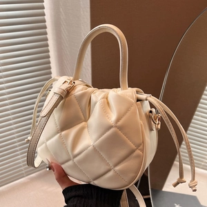 Women Quilted Diamond Bucket Bag PU Leather Drawstring Handbag With Adjustable Strap Casual Fashion Crossbody Bag