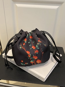 Sac Seau à Cordon Style Chinois pour Femmes Tissu Satiné Cuir PU Sac à Bandoulière Imprimé Paysage Floral
