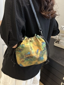 Sac seau à cordon imprimé paysage chinois avec bandoulière en cuir noir