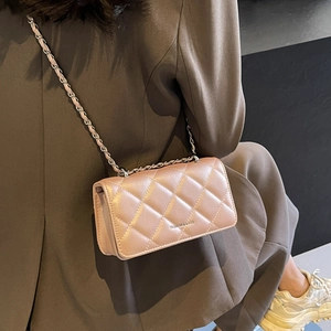 Elegant quilted rhomboid pattern crossbody bag in pink with silver chain strap