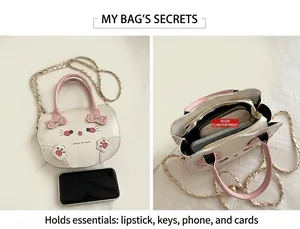 Vista detallada del interior del mini bolso de gato blanco con espacio para móvil