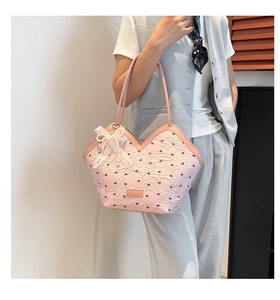Detailed pink tote bag featuring black bow patterns and elegant white lace pearl charm
