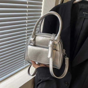 Silver retro chic handbag with metallic texture and adjustable shoulder strap