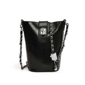 Borsa a secchiello minimalista in pelle PU nera con catena d'argento e chiusura