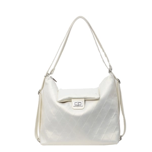 Sac cabas beige matelassé avec surpiqûres losanges et fermoir rotatif en métal doré
