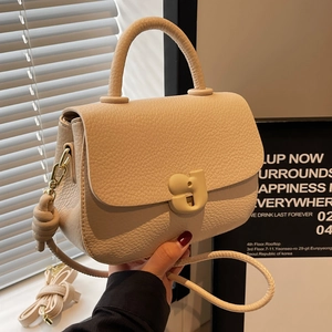 Sac Selle en Cuir PU Minimaliste pour Femmes Grain Litchi Petit Sac Carré Bandoulière Avec Boucle Métallique Sac à Main de Mode Polyvalent