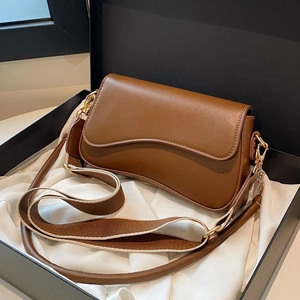Petit Sac à Épaule en Cuir PU Niche Française Minimaliste pour Femmes Design Unique à Rabat Ondulé Sacoche Selle avec Doubles Bandoulières Élégant