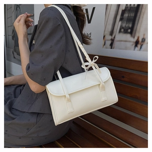 Sac à épaule blanc minimaliste avec détail de nœud élégant sur la bandoulière