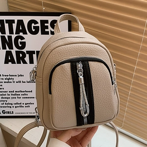 Damen Mini Mode Rucksack PU Leder Litschi Muster Kleine Schulter Umhängetasche Mit Herzanhänger Silberne Beschläge Lässige Reisetasche
