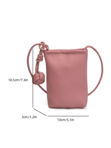 Borsa a secchiello rosa con trama litchi e tracolla sottile con nodi decorativi