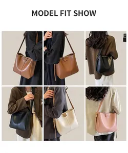 Quattro borse a secchiello in marrone, nero, beige e rosa con pelle a grana fine