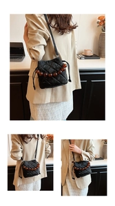 Détail du sac seau noir matelassé avec perles brunes transparentes et cordon de serrage