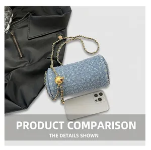 Vue détaillée d'un sac cylindre en jean à paillettes et chaîne dorée avec un téléphone