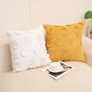 Housses de coussin en velours PV avec motifs de lune et lanterne brodés en beige et jaune