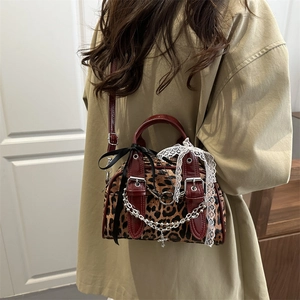 Chic leopard print baguette bag with silver chain and bow detail in Y2K style