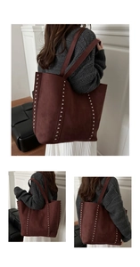 Gros plan sur un grand sac cabas en daim bordeaux avec des rivets argentés chic