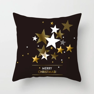 Detailaufnahme des schwarzen Weihnachtskissens mit Goldsternen und Merry Christmas Text