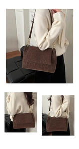 Vues détaillées d'un sac à bandoulière imprimé léopard avec une chaîne en métal doré