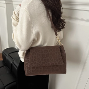 Sac à épaule léopard tendance avec détails dorés et chaîne pour femmes