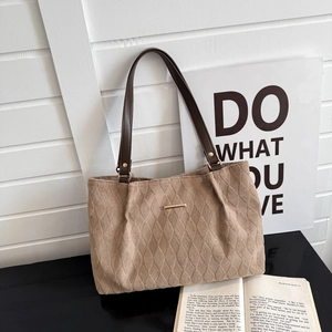 Chic quilted canvas tote bag with large capacity and brown straps for daily commuting
