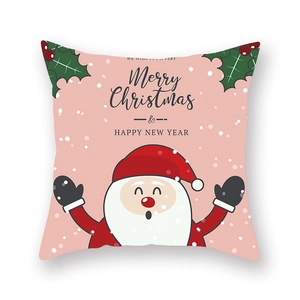 Détail d'une taie d'oreiller rose avec Père Noël et textes de vœux pour Noël et Nouvel An