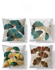 Lot de quatre housses de coussin en peluche avec feuilles de ginkgo et motifs marbrés