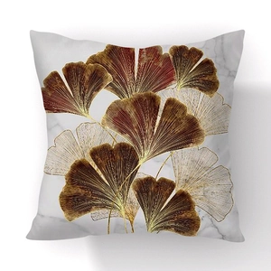 Housse de coussin moderne en peluche avec motif de feuilles de ginkgo dorées sur fond gris