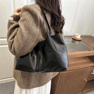 Minimalist black matte leather tote bag for women, large capacity shoulder handbag for commute