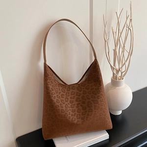 Retro leopard print hobo shoulder bag in brown suede texture for women's daily commute