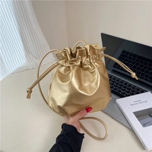 Borsa a Secchiello in Pelle PU Con Coulisse Design di Nicchia Borsa a Tracolla Cloud Borsa per Cellulare Mini Borsa a Spalla Donna