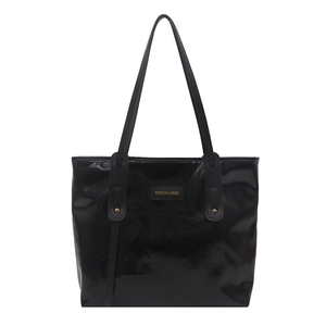 Sac cabas noir brillant avec texte doré Fashion & Bags et bretelles sur fond blanc