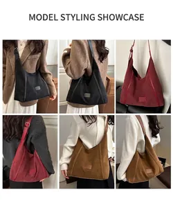 Sacs hobo en daim en noir, bordeaux et fauve portés par des mannequins